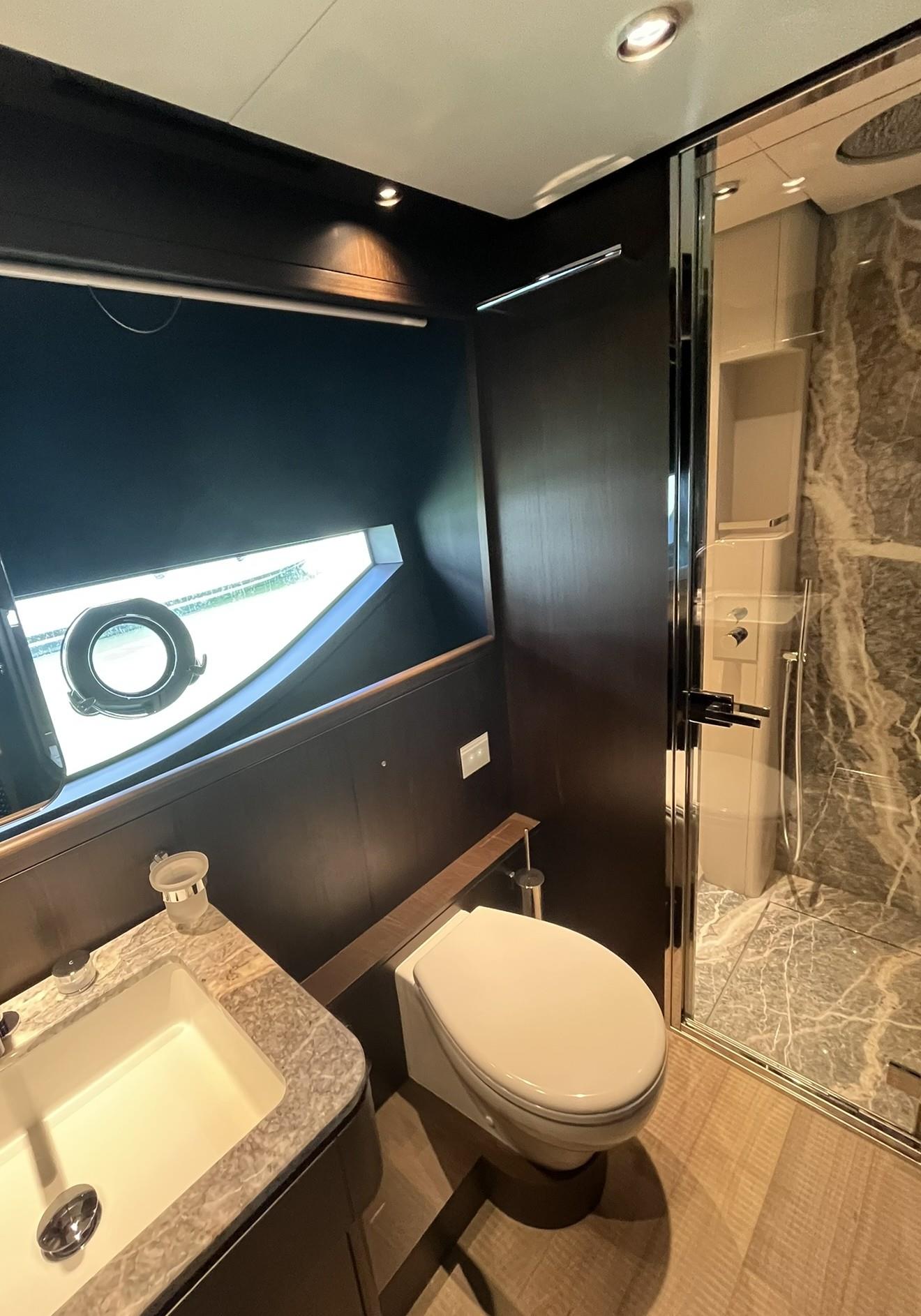 2025 FERRETTI YACHTS 860 